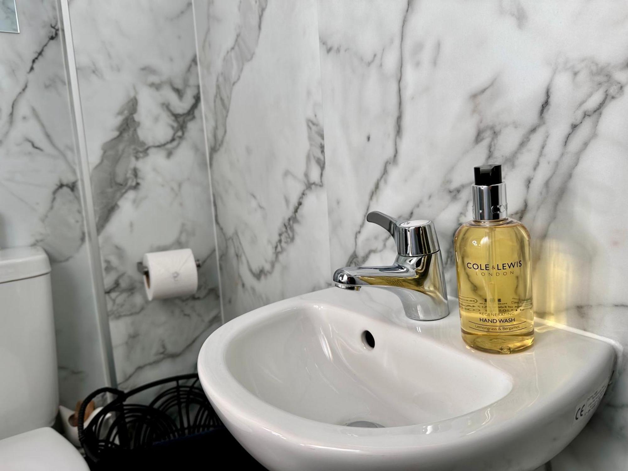 New Studio Apartment - Minutes Walk To Cathedral Salisbury Ngoại thất bức ảnh